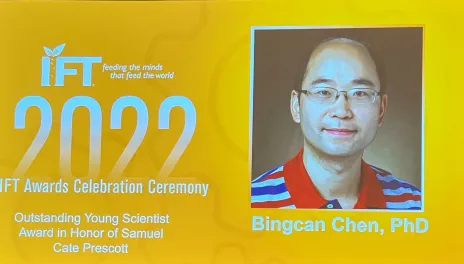 Picture of Bingcan Chen on IFT Award Poster