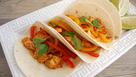 ONE-PAN CHICKEN FAJITAS