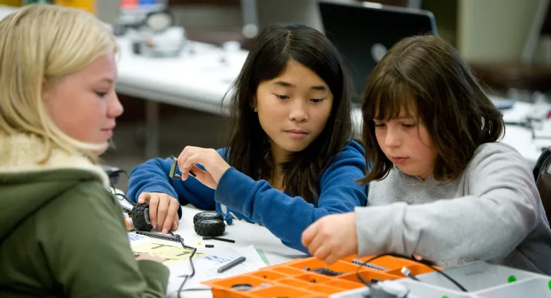 3 girls doing a robotics project